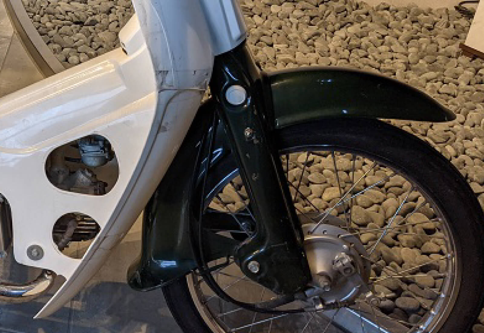 Before / フロントフェンダー